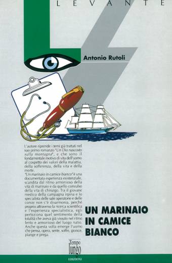 Un marinaio in camice bianco
